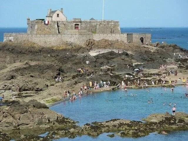 St Malo - recent studio, very well located - close to the beach - pet allowed