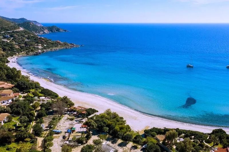 Gorgeous detached villa with saltwater pool, 300 m away from sandy beach.