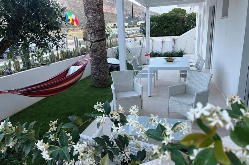 Three-room apartment with garden 50 meters from the sandy beach