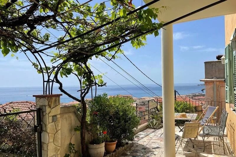 Terrace with stunning sea view and pergola with vines