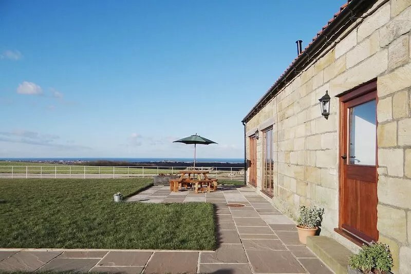 This holiday property is located only 3 miles away from the popular seaside