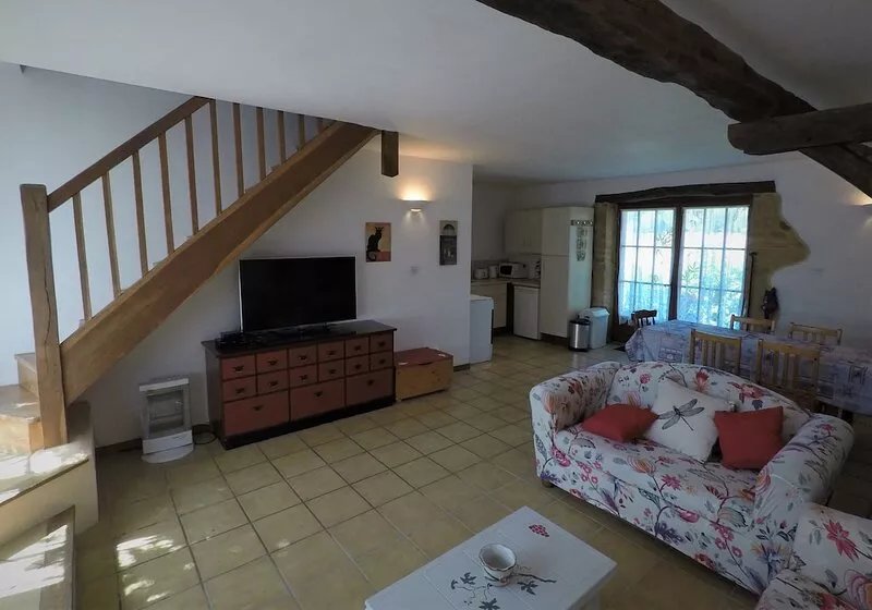 Family and pet-friendly 3 bedroom rural retreat close to river Lot and vineyards