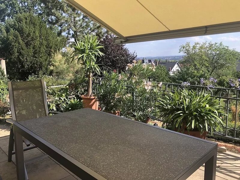 Vacation apartment in a beautiful villa on the Saxon. Wine route