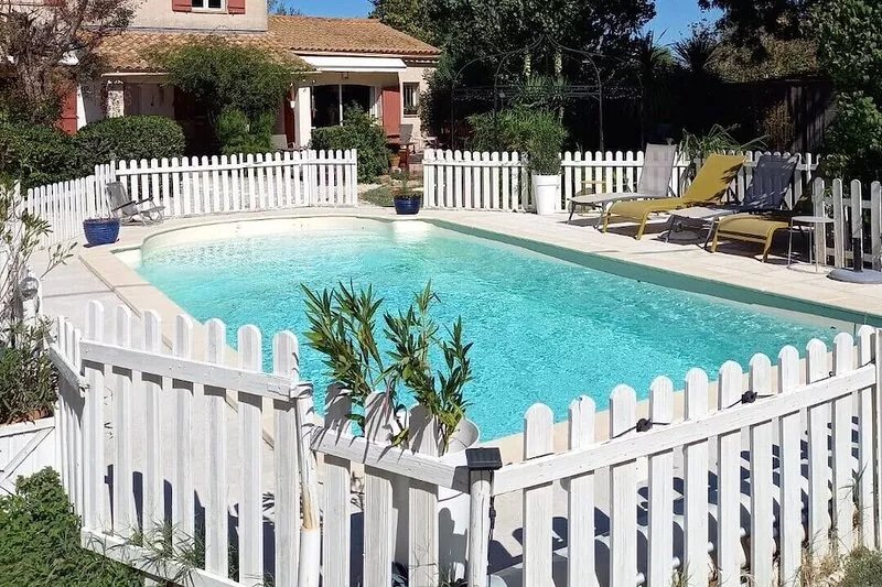 House / Villa - Entraigues sur sorgue ,near Avignon,with flowers and trees
