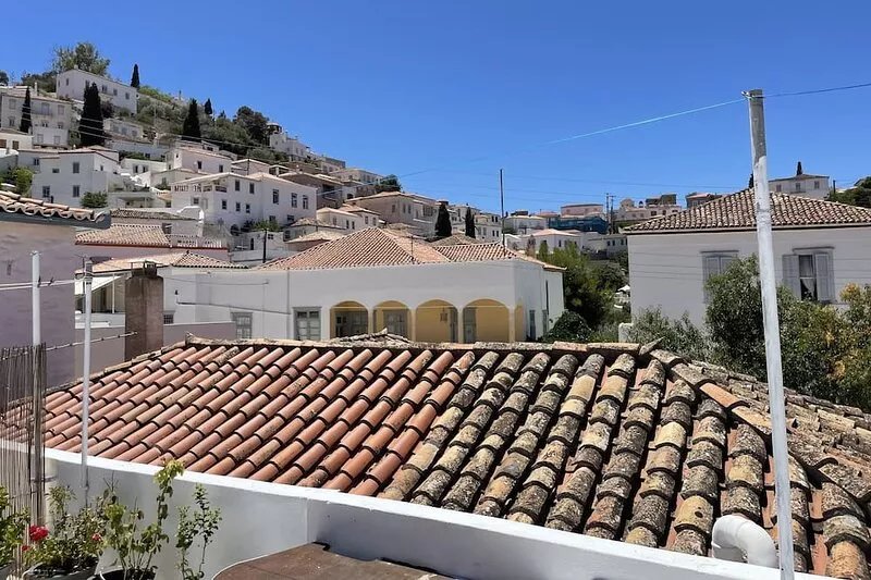 A spaceful house and very close to the port