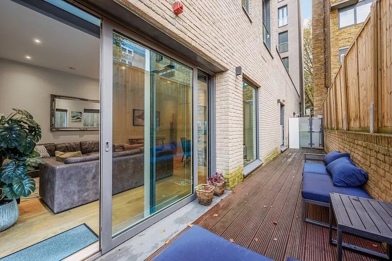 Large Modern 1 Bedroom Apartment (767 sq ft) in a New Build
