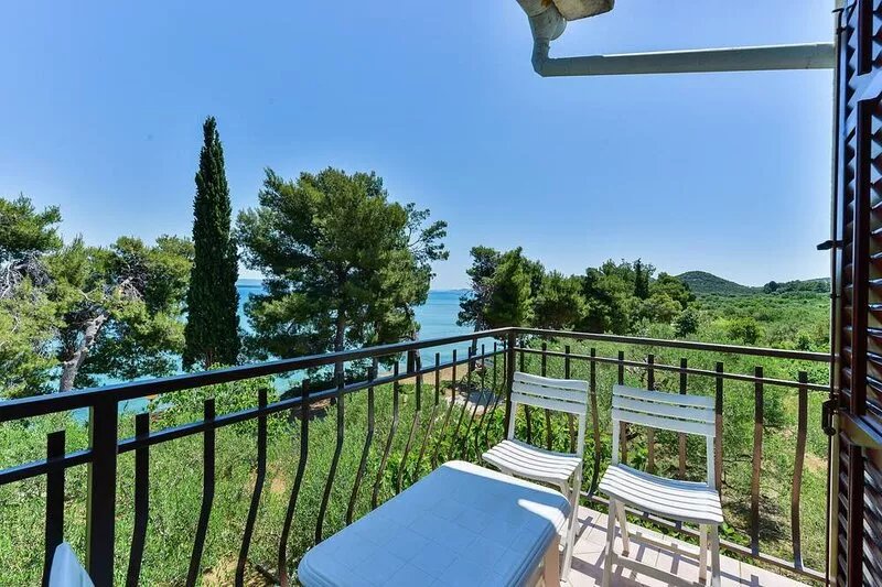 Two bedroom apartment near beach Tkon, Pašman (A-698-a)
