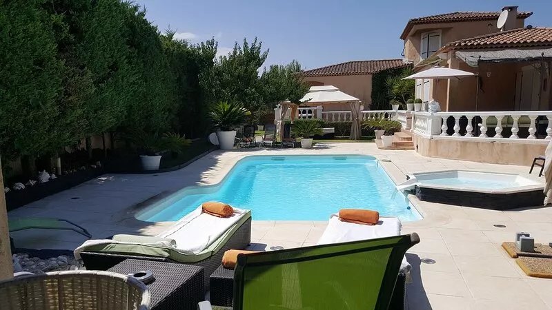 VERY NICE VILLA FOR 10 PEOPLE MAXIMUM
