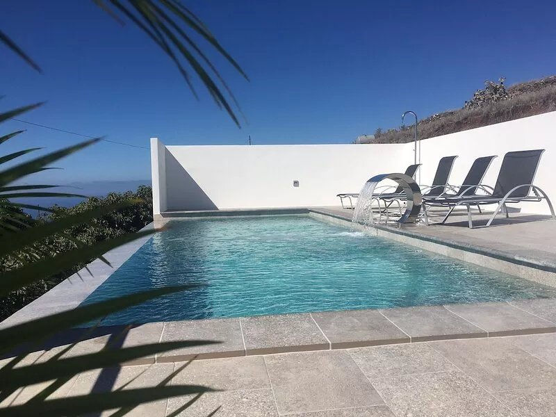 Secluded villa boasting panoramic views to the sea - infinity pool and free Wifi