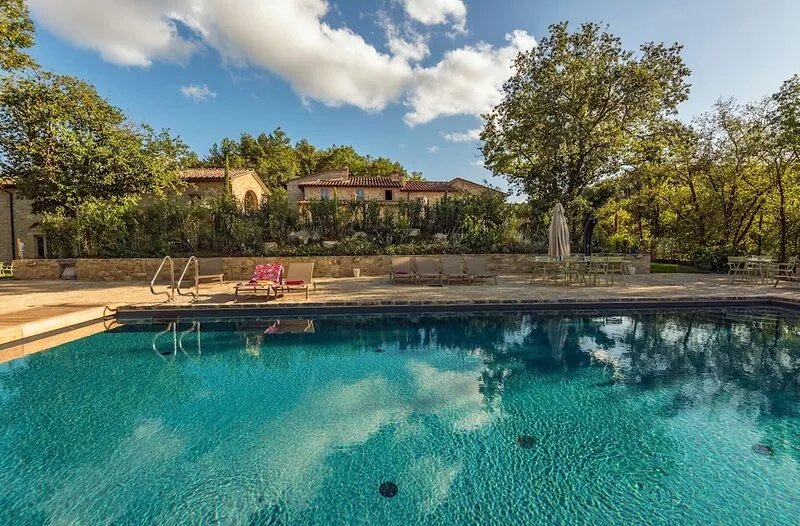 2BR apart in a beautifully restored Farm w Pool and Spa, ground floor terrace