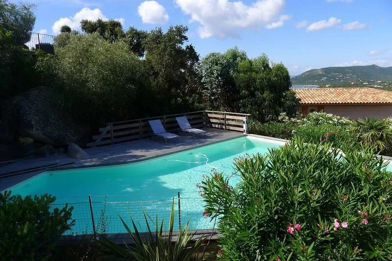Villa with sea view, 4 bedrooms with en suite bathrooms, fenced-in pool