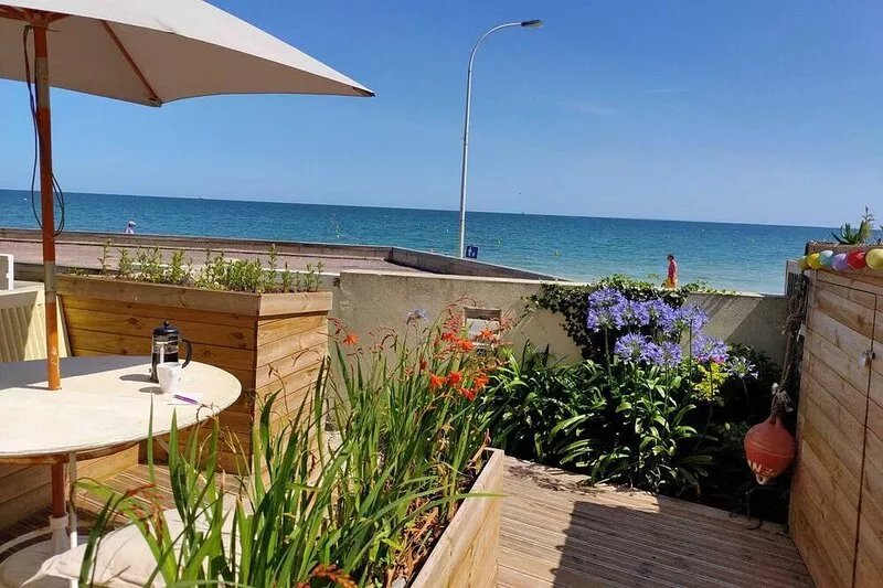 Stunning sea view, House with small garden
