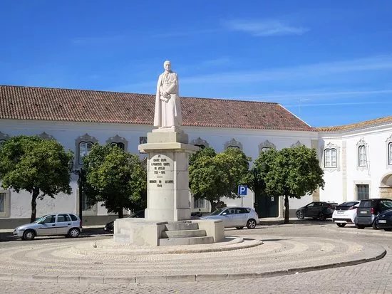 Estatua bispo Dom Francisco Gomes de Avela