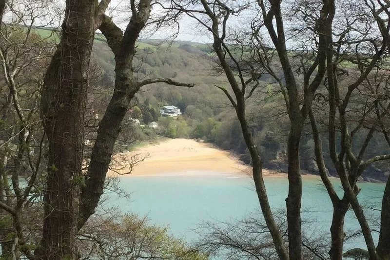 Modern Comfortable Apartment, 15 min walk to Blackpool Sands Beach