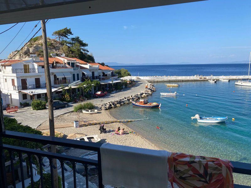 Eftopia Beachfront 3-bedrooms apartment