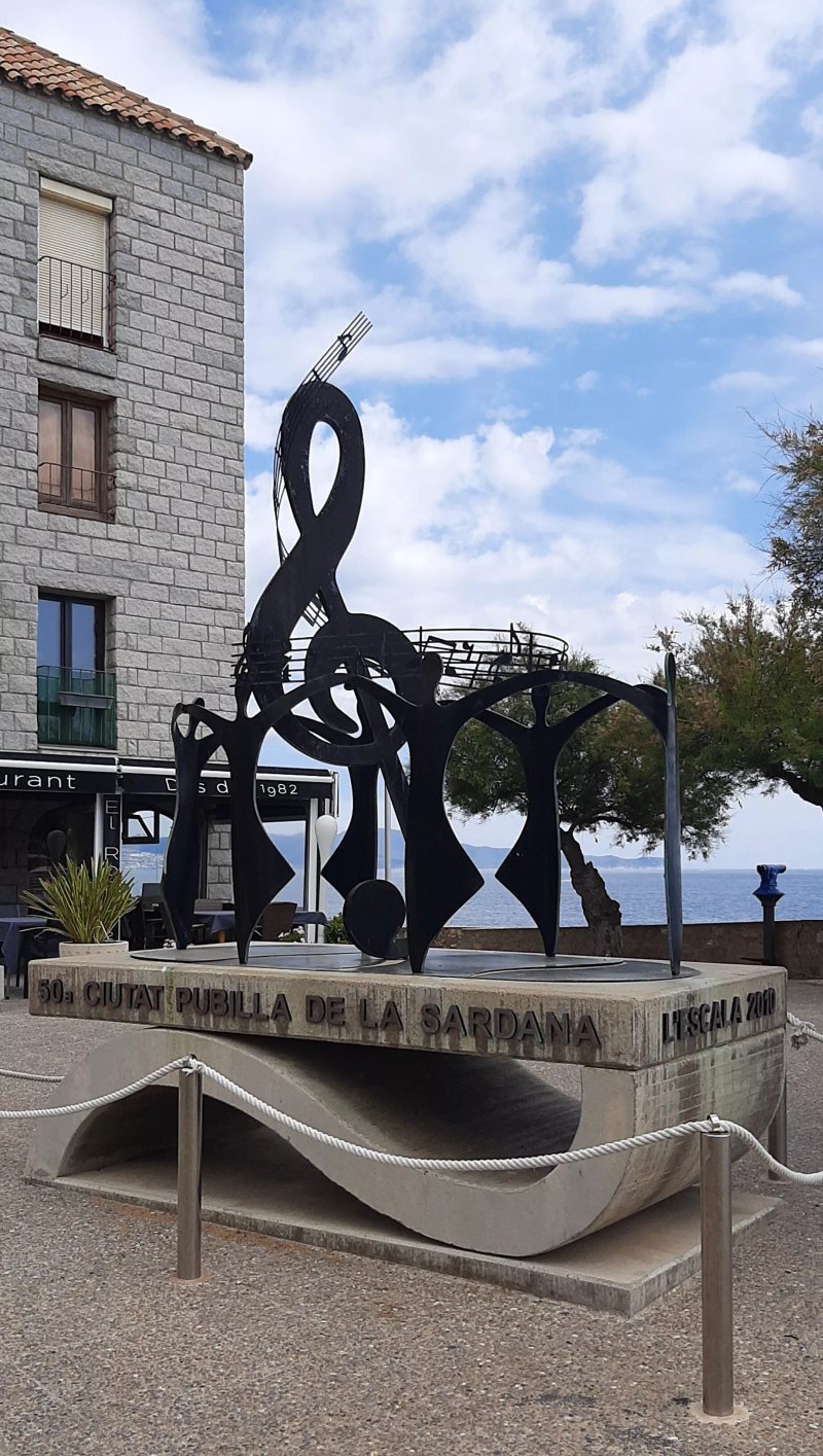 Monument a la 50a Ciutat Pubilla de la Sardana