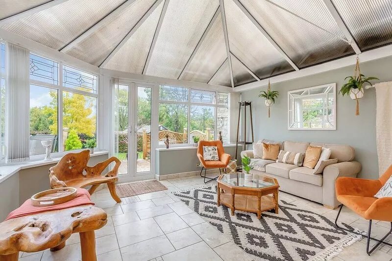 Great fun for family and friends, lovely garden, hot tub and really spacious