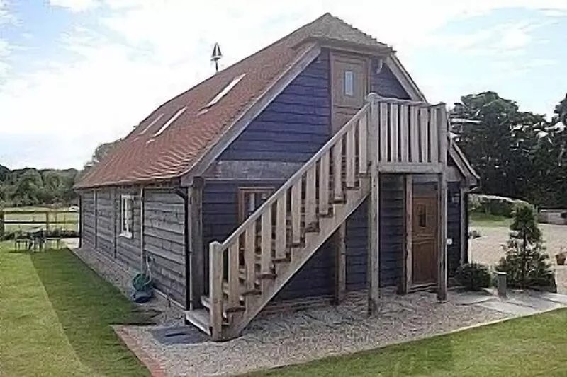 Lovely studio apartment in grounds of beautiful renovated barn near Chichester.