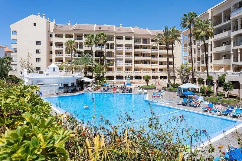 Apartment in Castle Harbor, heated pool, satellite TV channels