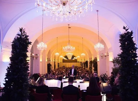 Schloss Schonbrunn Orchester