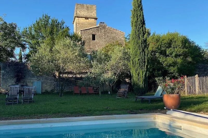 Charming  farmhouse newly refurbished and medieval tower near Avignon and Arles