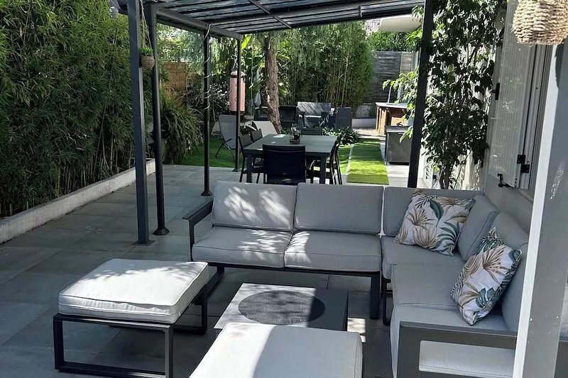 Magnificent villa 100m2 ground floor with private pool and parking