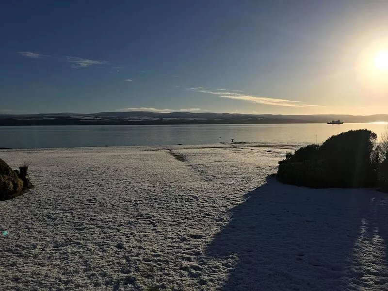 Waterfront Cottage with own Beach and Stunning Views Across The Clyde