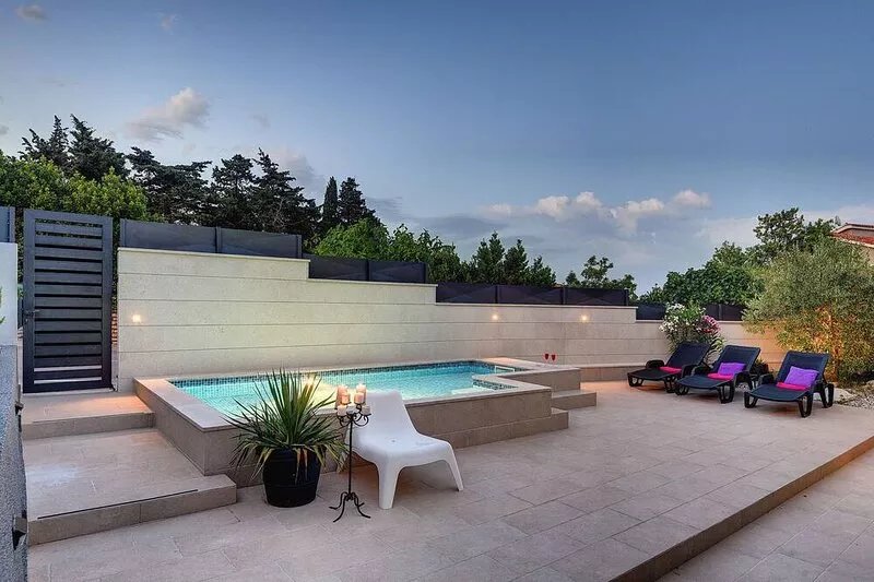 Holiday Home in Ližnjan with Private Pool