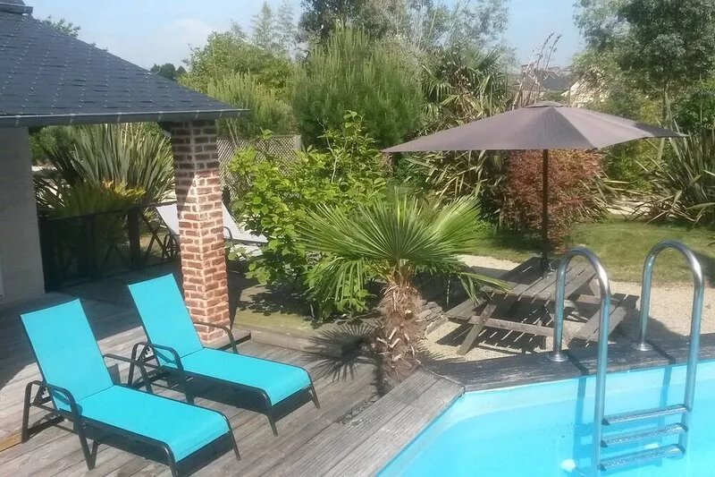 Exceptional colonial-style living space with swimming pool and free parking.