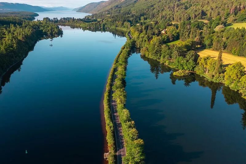 Luxury Highland Haven with Hot Tub by Loch Ness - Balnacraig Farmhouse