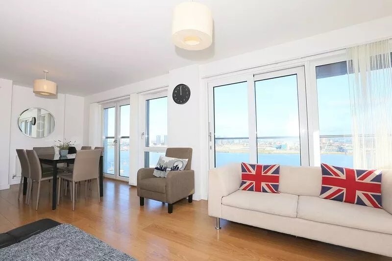 Modern Three bedroom apartment R0168