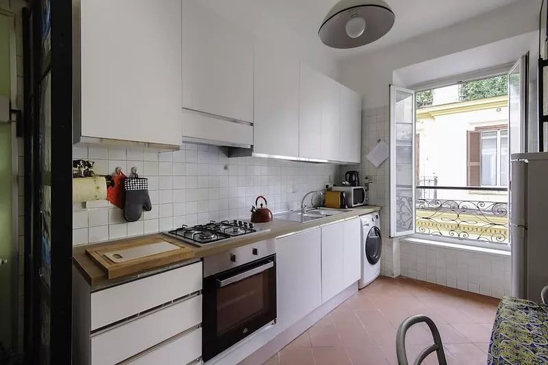 TREVI FOUNTAIN 3 BEDROOM APARTMENT PRESTIGIOUS.