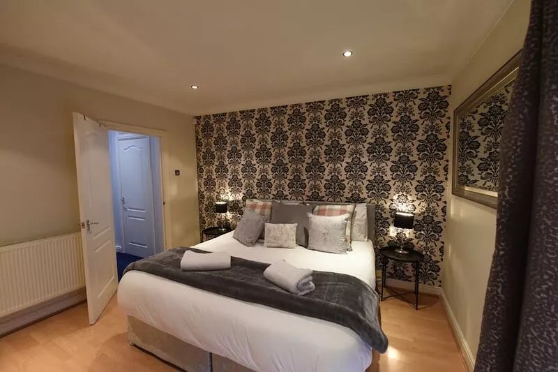 Newly Refurbished 3 Bed House - Netflix, Wi-Fi & Close To Shops & Restaurants