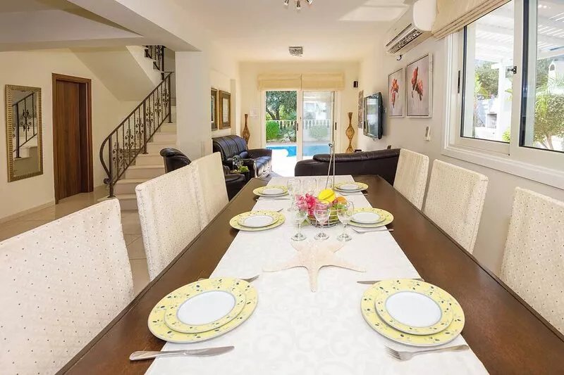 Modern villa next to the beach - High spec throughout , Free unlimited WI-FI
