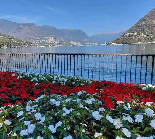 Lungolago da Como centro a Villa Olmo