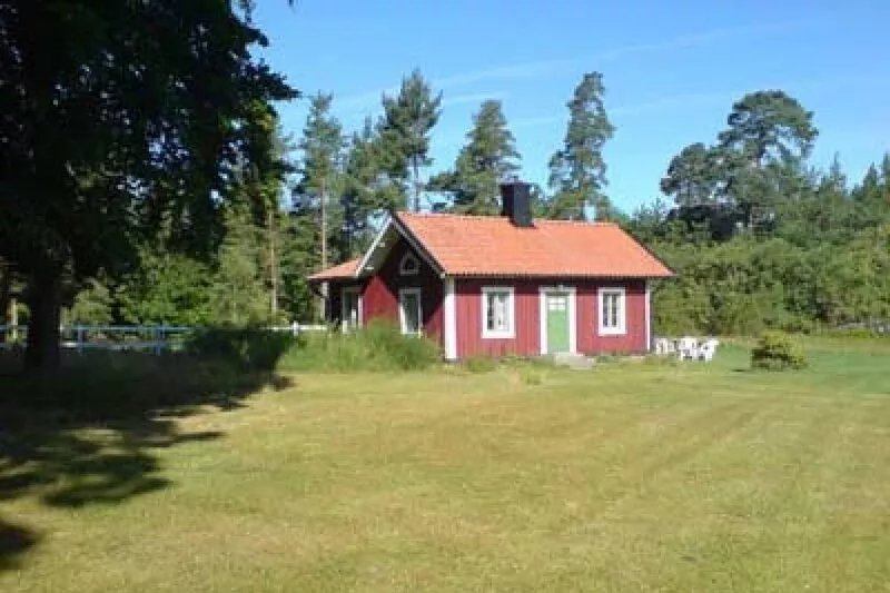 Cottage on a farm by Lake Vättern