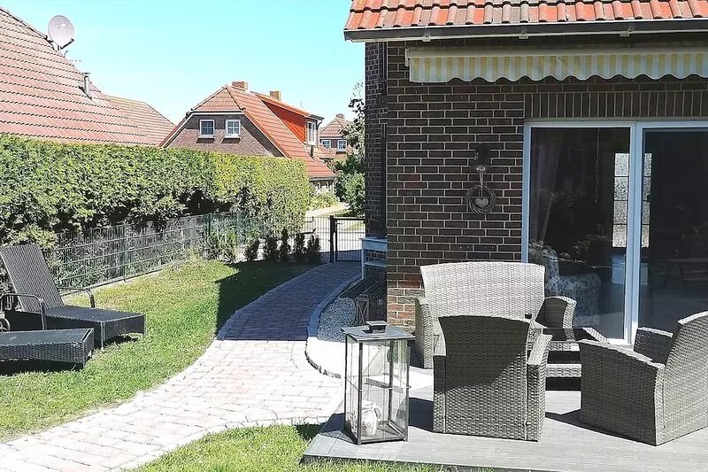 Comfortably furnished country-style vacation home in Greetsiel.