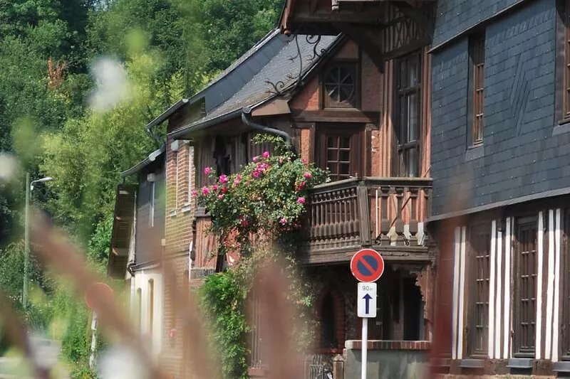 GITE DE LA CLERETTE, cozy little nest, pretty tourist village, shops, SNCF