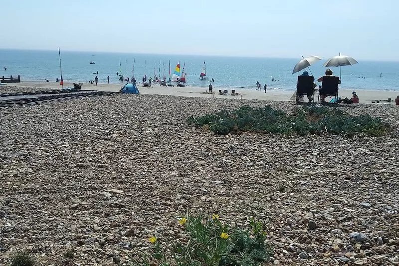 1 Bedroom  Studio Flat, close to beach, own entrance and parking.