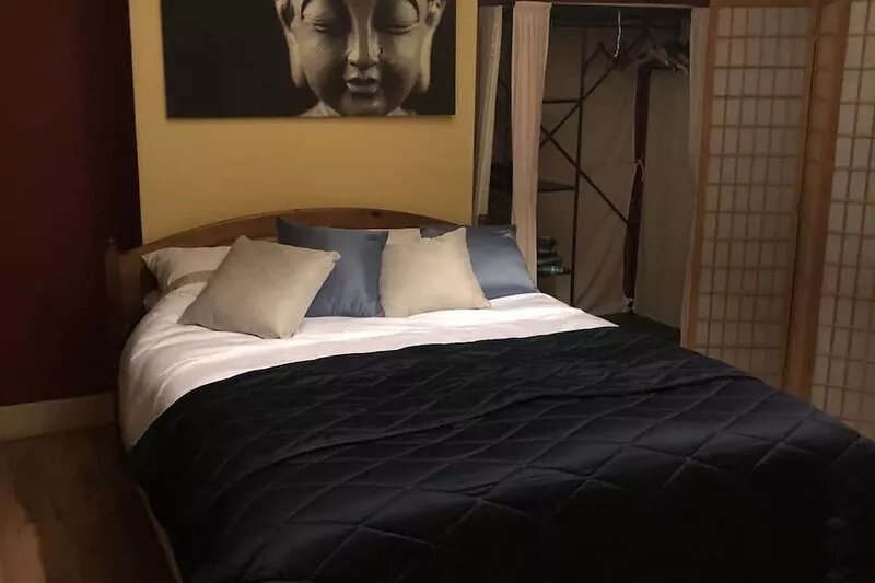 nifty two bed urban flat near leafy park and city