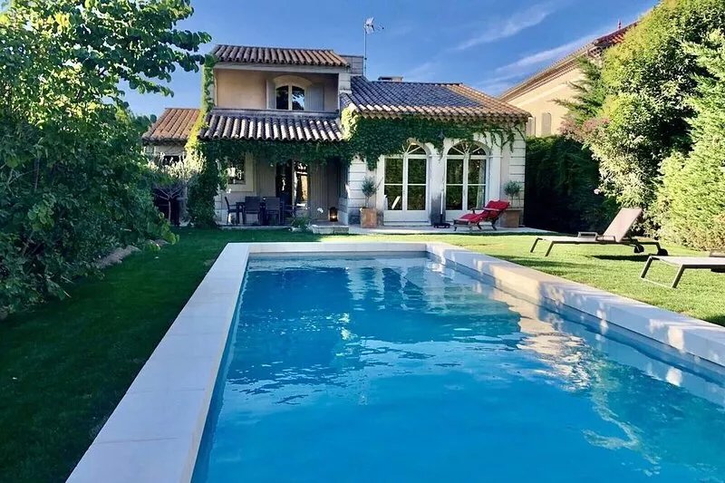 Villa in town center - Quiet -Premium services!