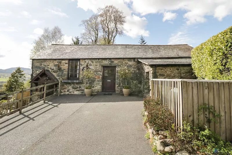 CYFFDY COTTAGE - ARENIG, pet friendly, with a garden in Parc