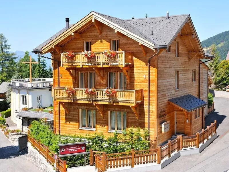 CHALET BALTHAZAR 4 - LUXURY APARTMENT, CENTRAL VILLARS 100 METRES FROM SKI TRAIN