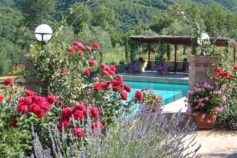 ROMANTIC 17C VILLA -Fabulous VIEWS-Stunning POOL Complex + HOT TUB + PIZZA OVEN