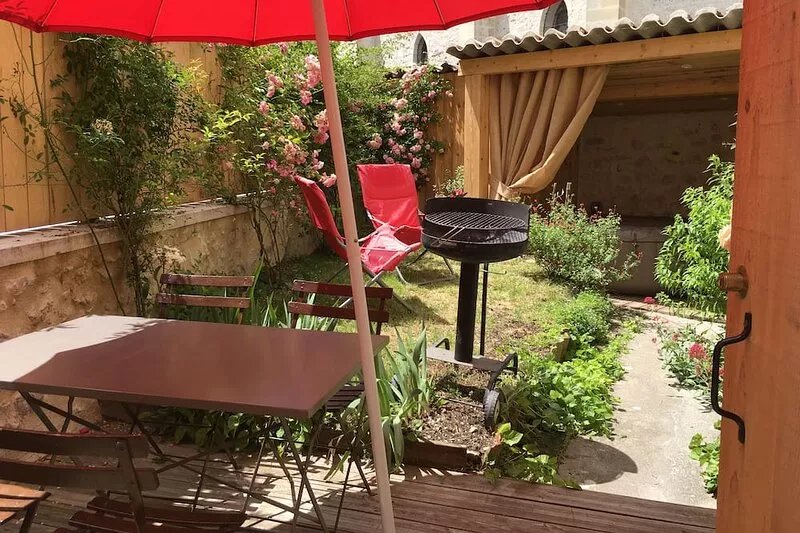 Charming gite "Le Petit Logis" with garden and jacuzzi for 2 to 5 people.