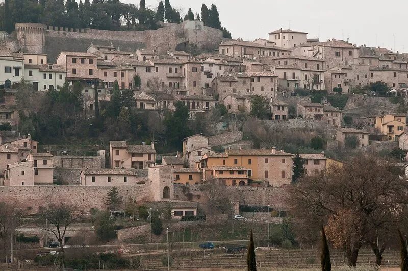 PROMOTION-In one of the most beautiful and evocative villages in Italy Flora
