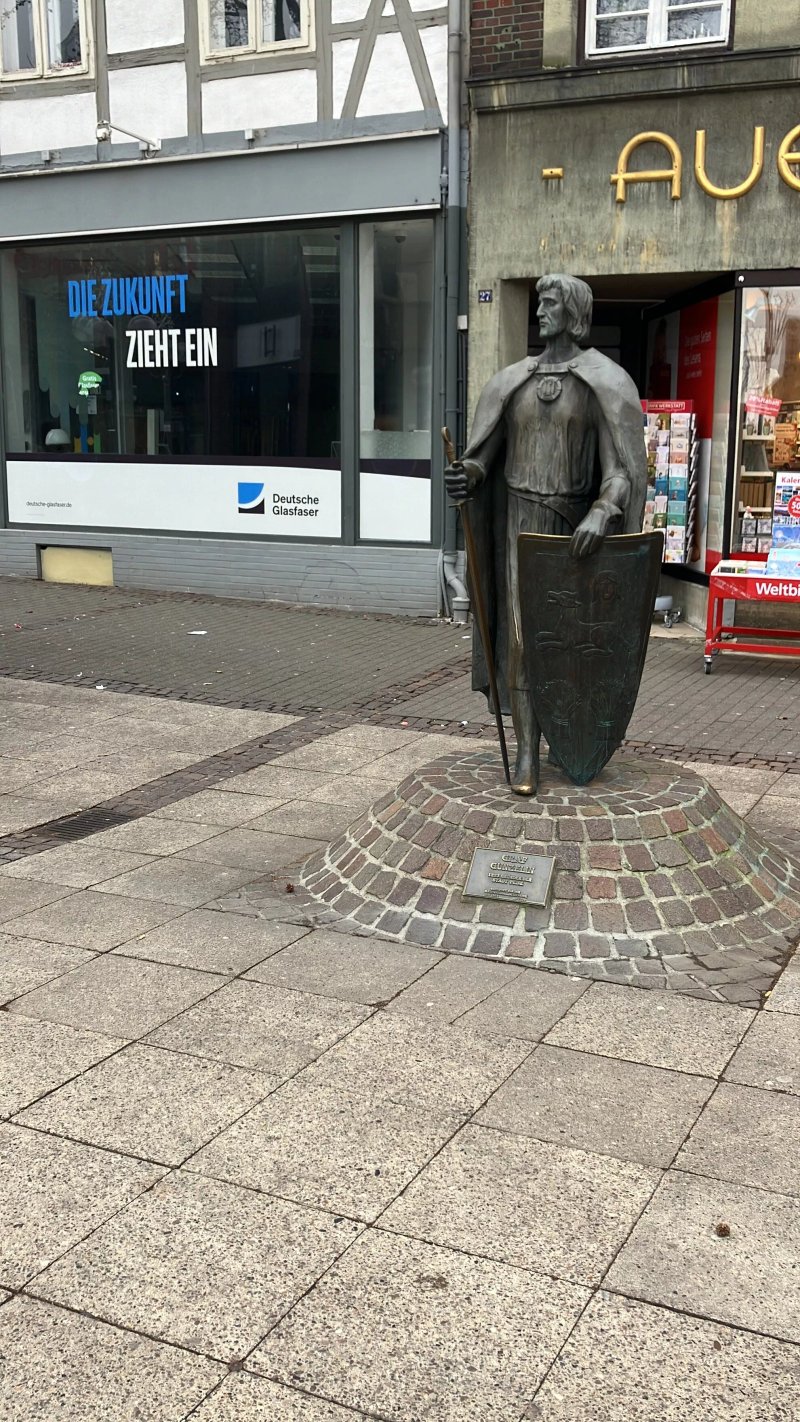 Graf Gunzelin Von Wolfenbuttel - Bronze-statue