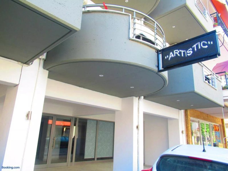 Artistic Rent Rooms & Apartments