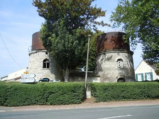 Chateaux d'Eau Les Jumeaux