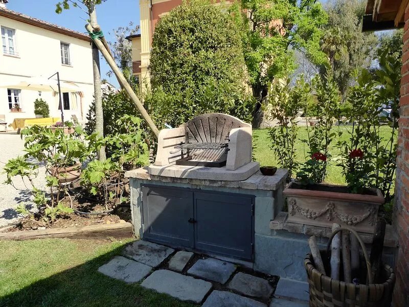 A OLD TUSCAN MANOR WITH A WONDERFUL SWIMMING POOL AND LUXURIOUS RELAXATION AREA